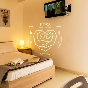 casa-charm-rosaapartmentsortigia.sicilyhotelsitaly.net/